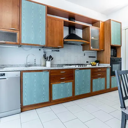 Joivy Lovely And Inviting Flat With Balcony