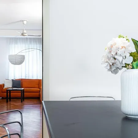 Joivy Lovely And Inviting Flat With Balcony