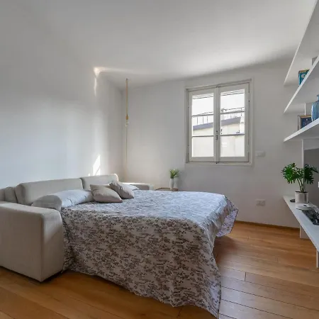 The Rent - Lovely One-bedroom In Moscova *