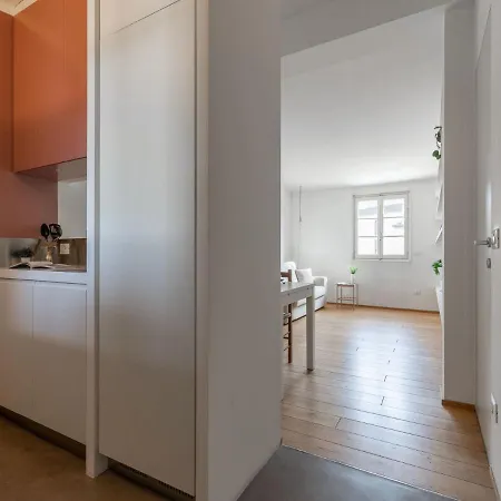 The Rent - Lovely One-bedroom In Moscova * Milan