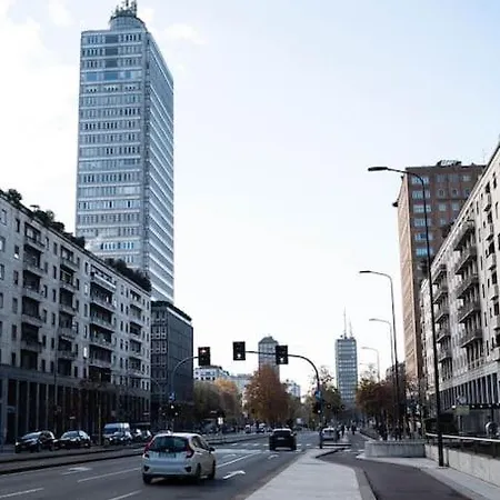 Im - In Zona Piazza Repubblica - * מילאנו