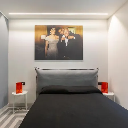 Armani House, Superior In Center Appartamento