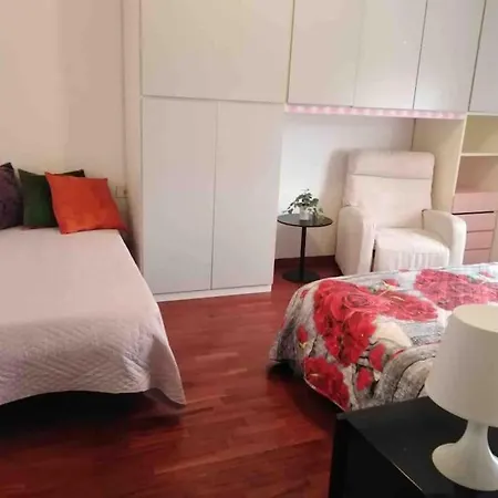 Апартаменты Lovely Flat, Super Connected To The Centre,wifi,4p