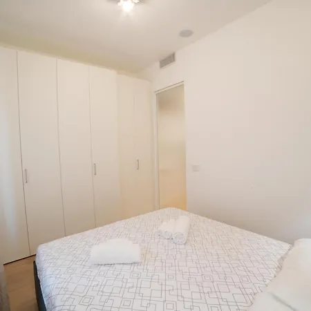 Amazing New - Navigli-centro, *