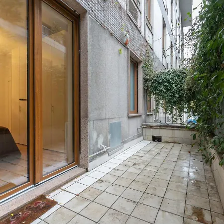 The Rent - Spacious Three-bedroom In Moscova Apartment *