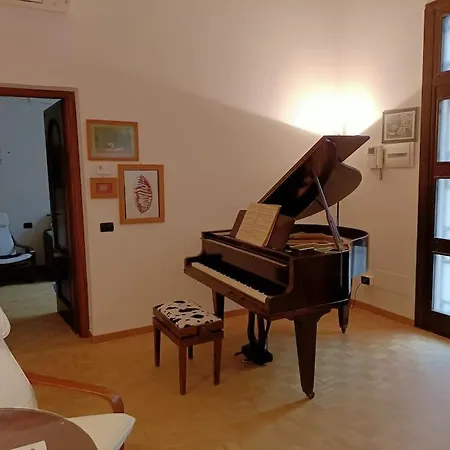 Silenzioso Loft Vicino Alla Stazione Centrale アパート