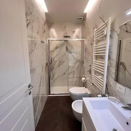 Elegante In Zona Tortona-solari Milano