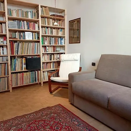 Silenzioso Loft Vicino Alla Stazione Centrale アパート