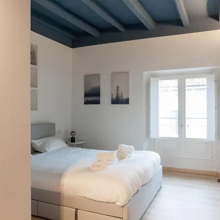 Easylife - - Ferrari 9 - Navigli * Μιλάνο