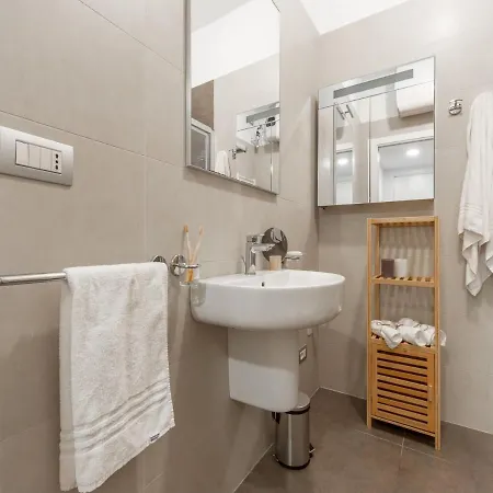 The Rent - Sunny Two-bedroom In Piazzale Loreto *