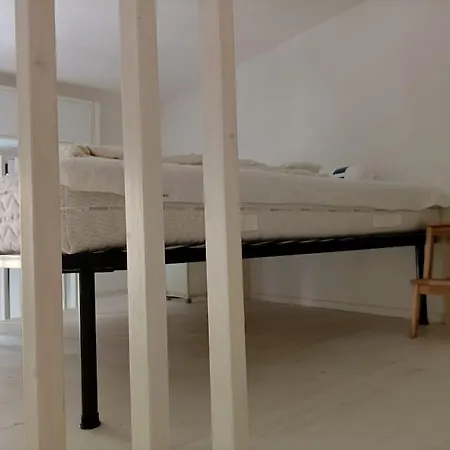 Silenzioso Loft Vicino Alla Stazione Centrale アパート ミラノ