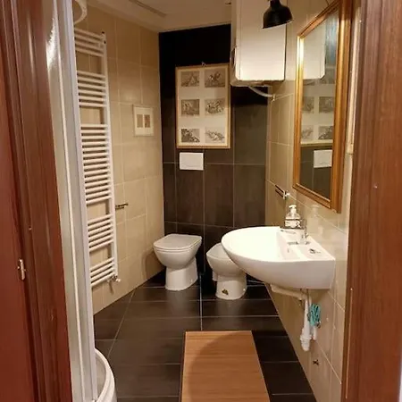 Silenzioso Loft Vicino Alla Stazione Centrale アパート ミラノ