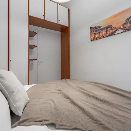 The Rent - Spacious Three-bedroom In Moscova