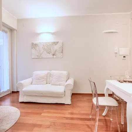 Easylife - Elegante Bilocale A Due Passi Dal Colorato Quartiere Di Porta Venezia アパート