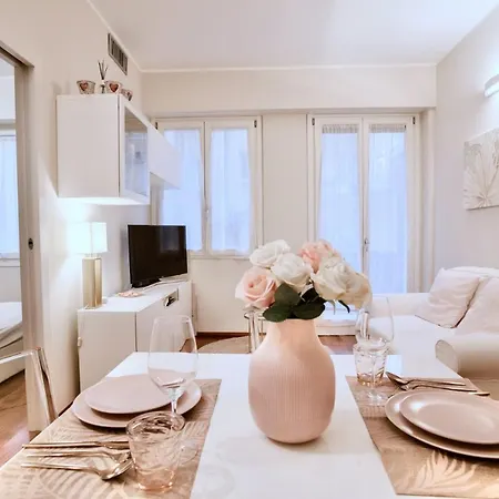 Easylife - Elegante Bilocale A Due Passi Dal Colorato Quartiere Di Porta Venezia アパート ミラノ