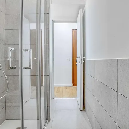 Apartment Joivy Warm And Inviting Flat With Balcony Milan