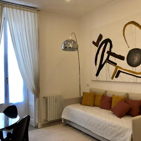 Casa Alberto Da Giussano, Elegante Bilocale In Centro Con Balcone Sul Parco Lägenhet