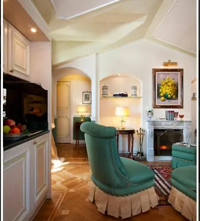 Petit Palais De Charme Hotell 4*
