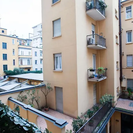 Easylife - Elegante Bilocale A Due Passi Dal Colorato Quartiere Di Porta Venezia アパート ミラノ
