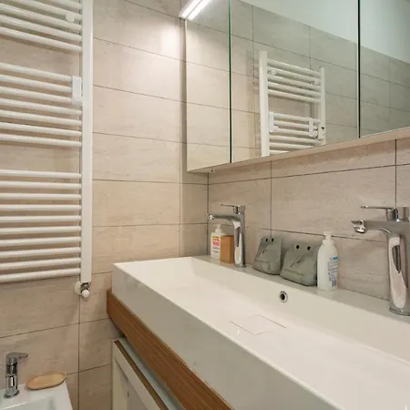 Comodo Vicino A Stazione Centrale - Brianza Master Guest Apartamento *