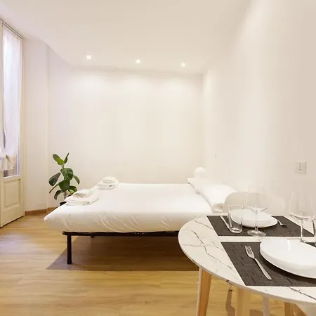 Apartment Guesthost - In The Heart Of Milano! Mailand