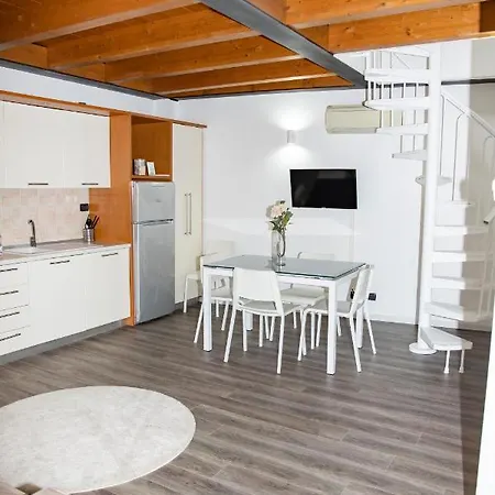 Easy - And Navigli Milano