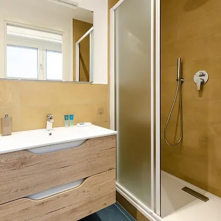 Velasquez - A - San Siro Appartement *