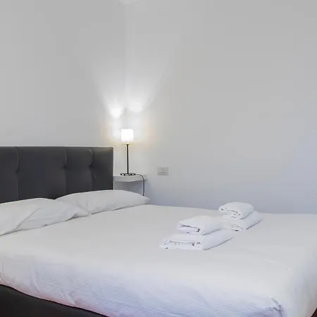 I Host - Cermenate 9 Apartmán