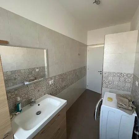 Paul House Hotel *