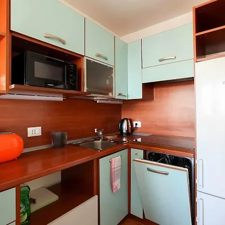 Corso Garibaldi 72 *