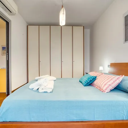 Guesthost - Casa Cherenel *