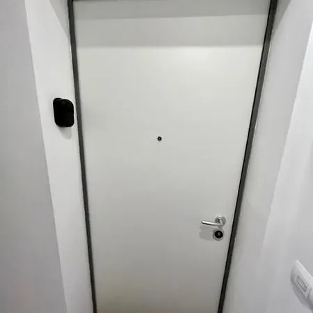 The Small White House In Milano