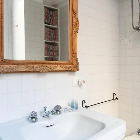 Youhosty - Ponte Vetero 21 * Milánó