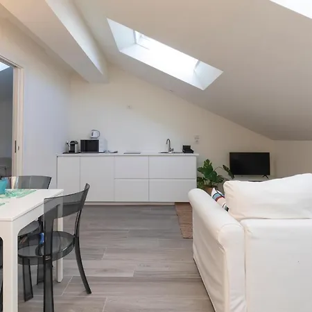 Splendida Mansarda A Pochi Passi Da M4 Argonne Apartament *