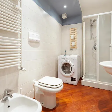 Apartment Guesthost - Near Piazza Firenze *