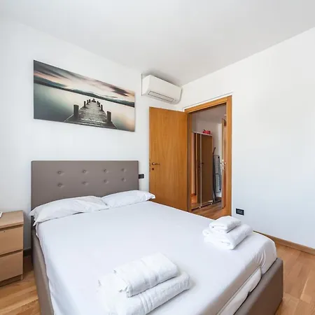 Cozy Apt - Private Parking & Terrace *