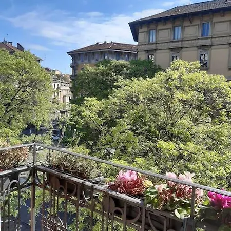 Peaceful In Porta Venezia 아파트 *