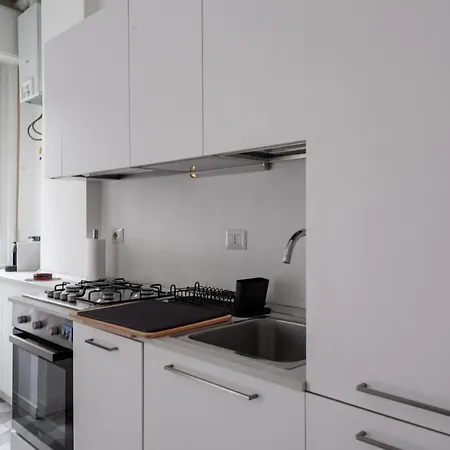 Bnbutler - Casa Lario - Isola District Apartment