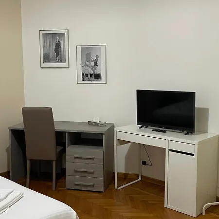 Daire City House Viale Murillo Milano