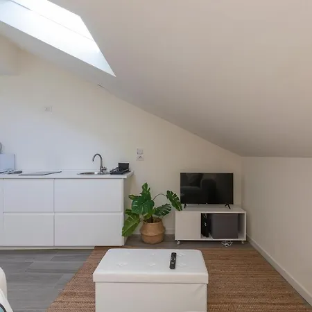 Splendida Mansarda A Pochi Passi Da M4 Argonne Apartament *