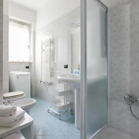 Guesthost - San Siro Stadium Garden Flat 公寓 *