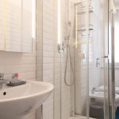 Apartment Bnbutler - Casa Lario - Isola District *