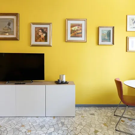 Apartment With Balcony - 50 M Far From M1 Pasteur Milan
