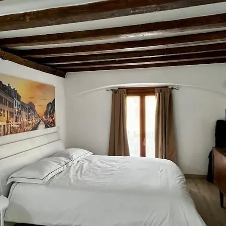 Naviglium Darsena Apartment