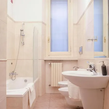 Zona Porta Venezia Indipendenza. Apartamento *