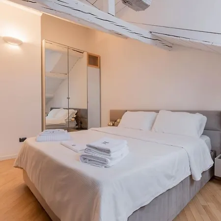 Brera Flat Near Duomo *