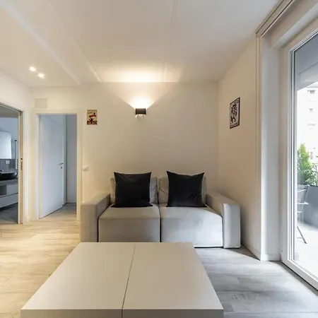 Appartement Guesthost - Comfy With Private Parking & Balcony