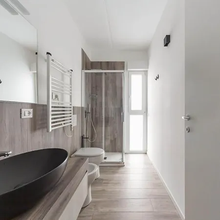 Appartement Guesthost - Comfy With Private Parking & Balcony *