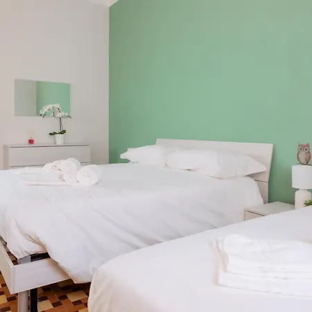 San Siro Metro - Life - Red Diamonds Apartmán *