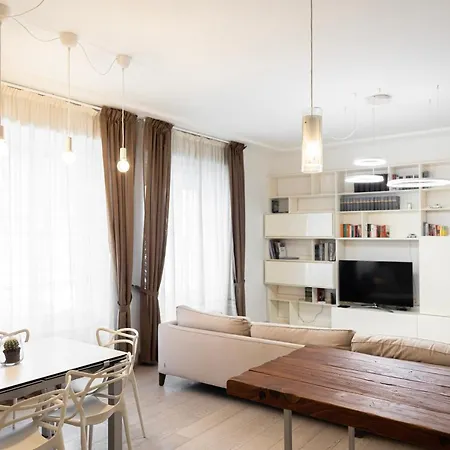 Elegante E Spazioso Quadrilocale In Porta Venezia *